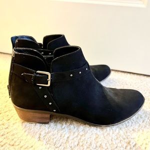 Women’s ankle booties